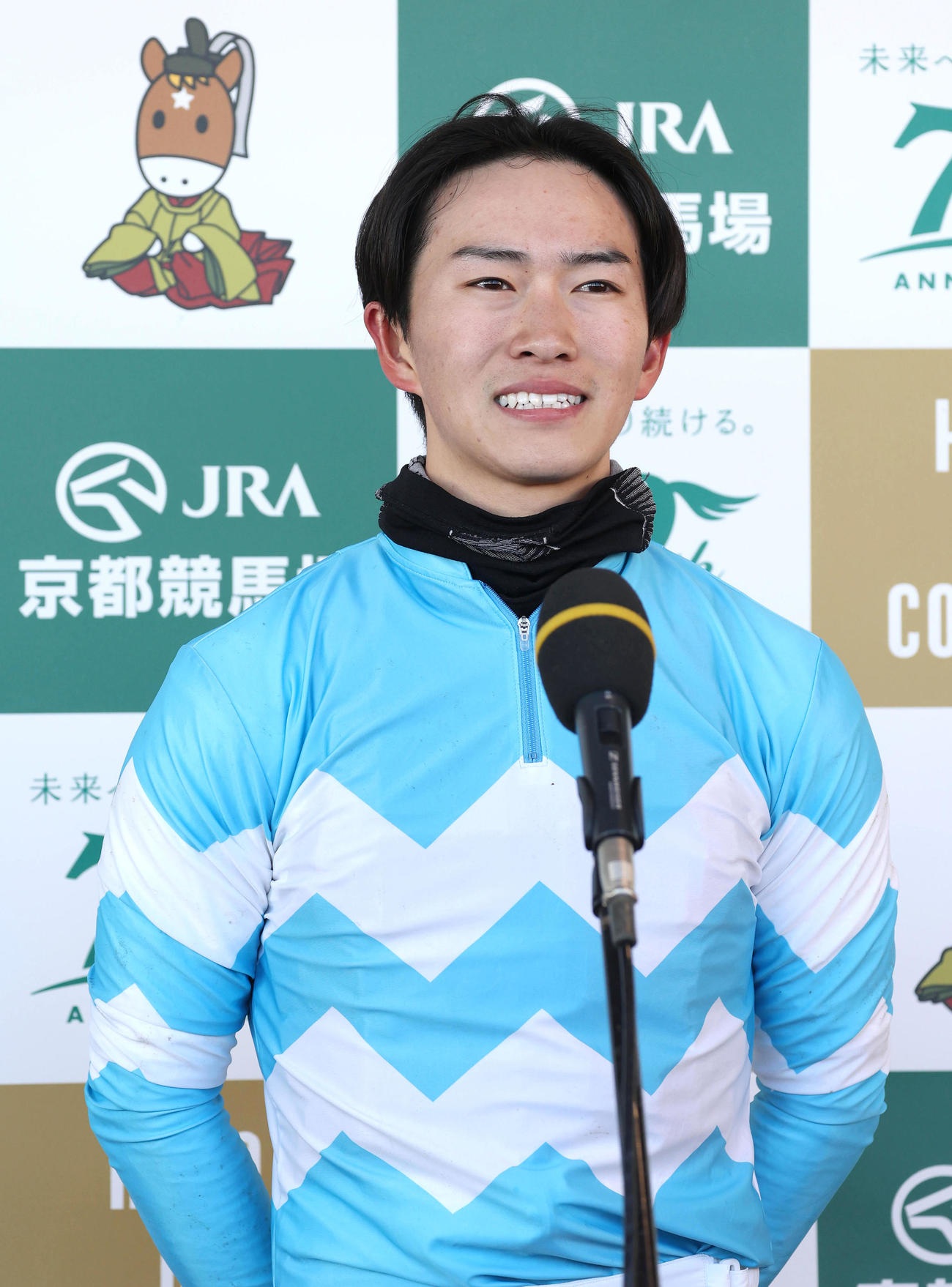 笑顔で共同インタビューに答える菅原明騎手（撮影・白石智彦）