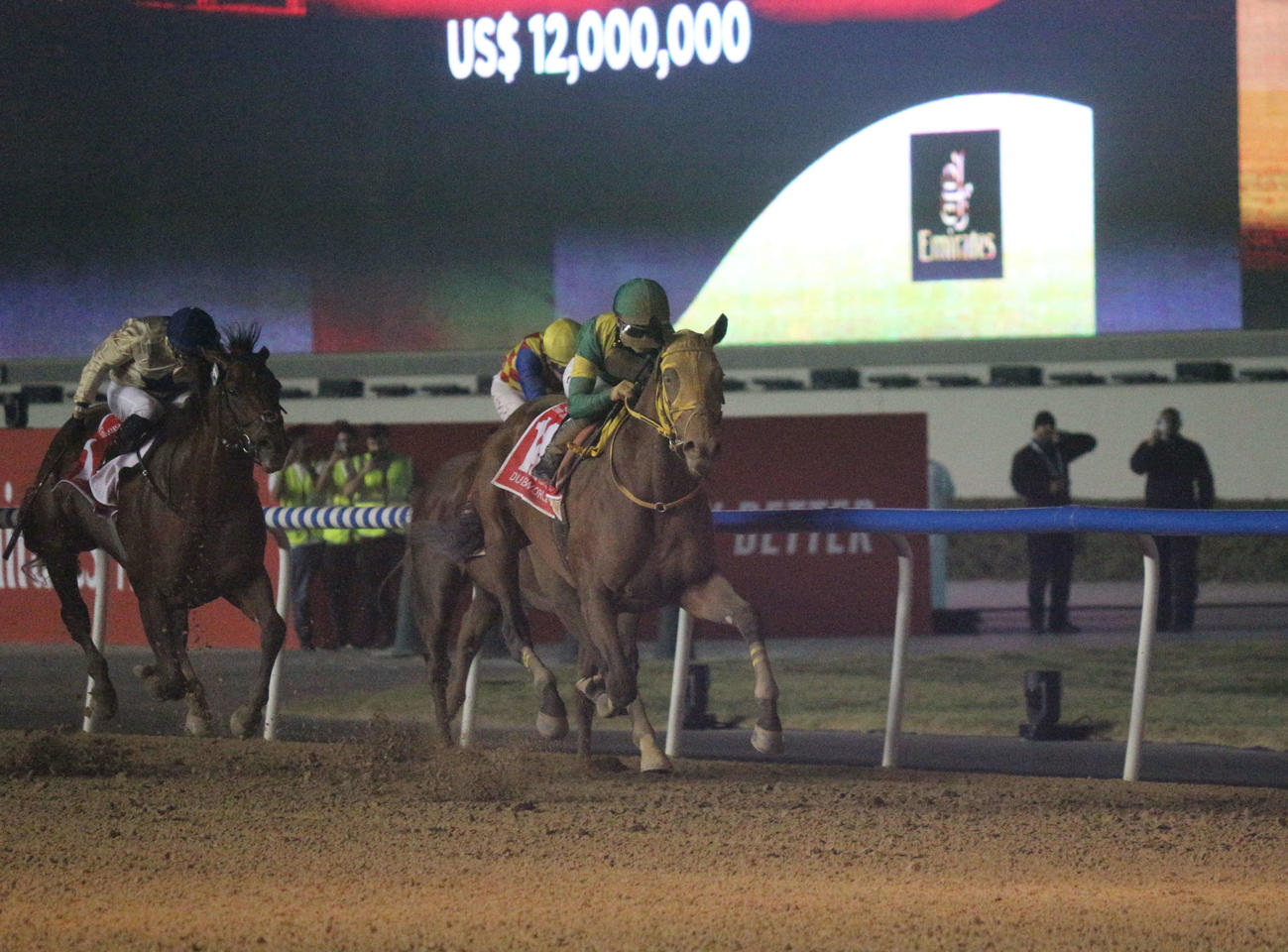 23年ドバイワールドCで2着のアルジールス（左）右は優勝したウシュバテソーロ