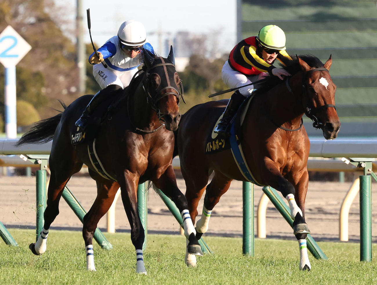 バトルボーン（右）との競り合いを制して白富士Sに勝利したロードデルレイと川田騎手（撮影・丹羽敏通）