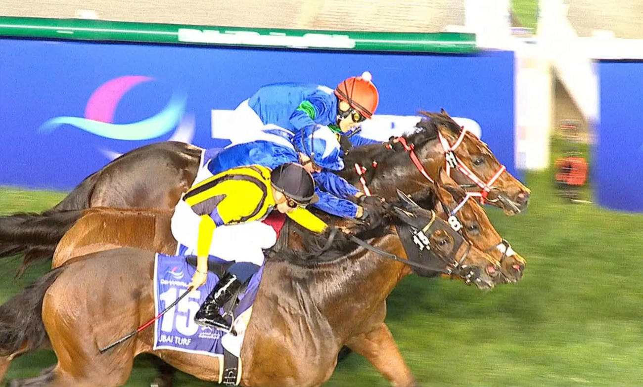 22年、ドバイターフで1着同着のパンサラッサ（上）とロードノース（中央）（C）Dubai Racing Club