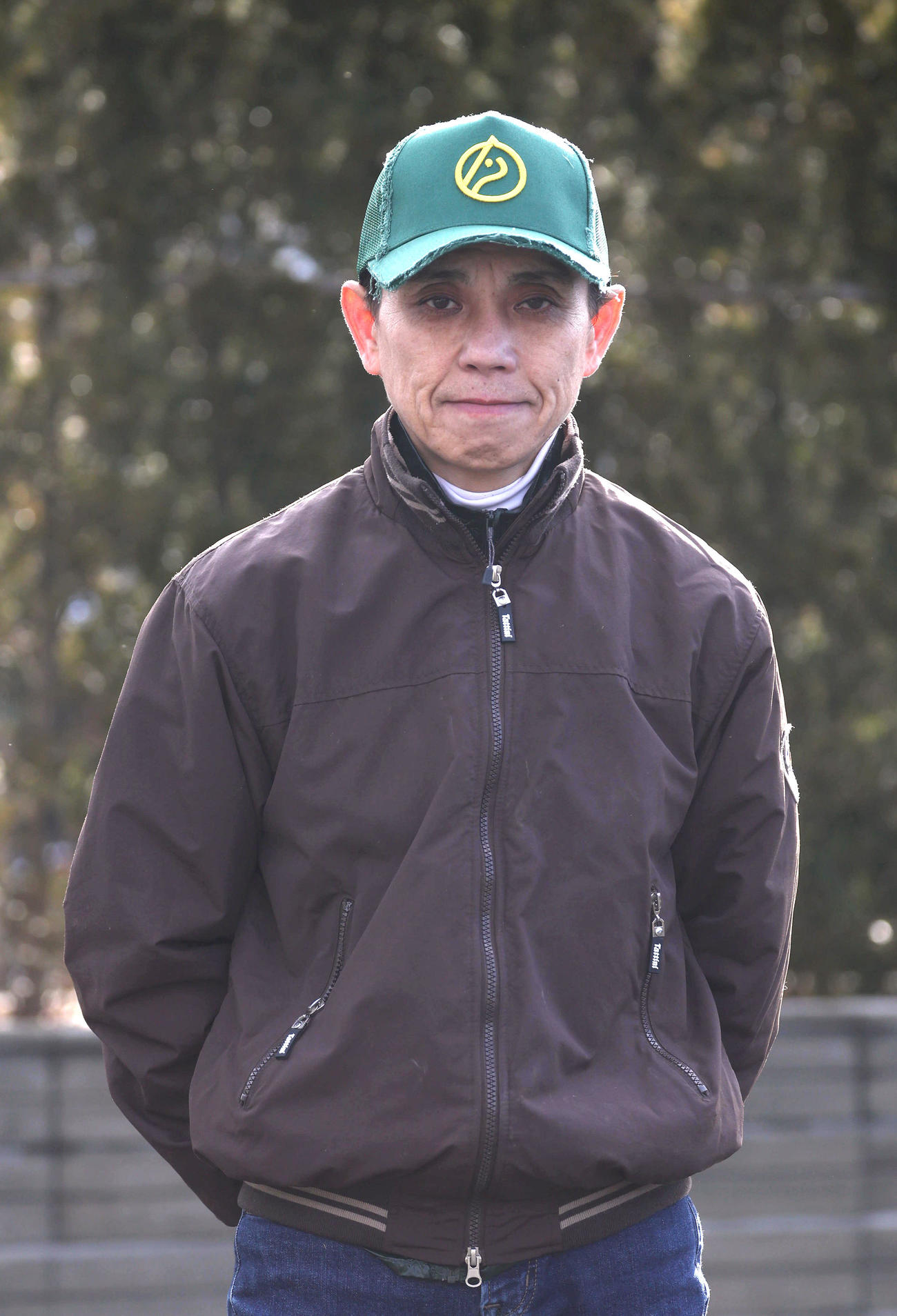 京都記念にベラジオオペラ、共同通信杯にベラジオボンドを送り出す上村師（撮影・白石智彦）