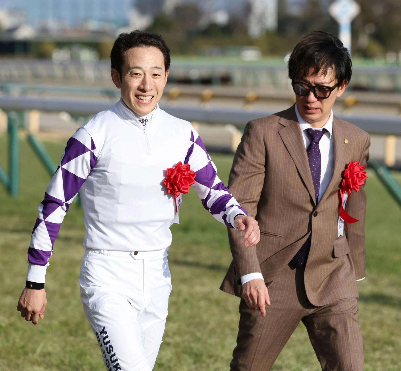 ペプチドナイルでフェブラリーSを制した藤岡佑騎手（左）と武英師