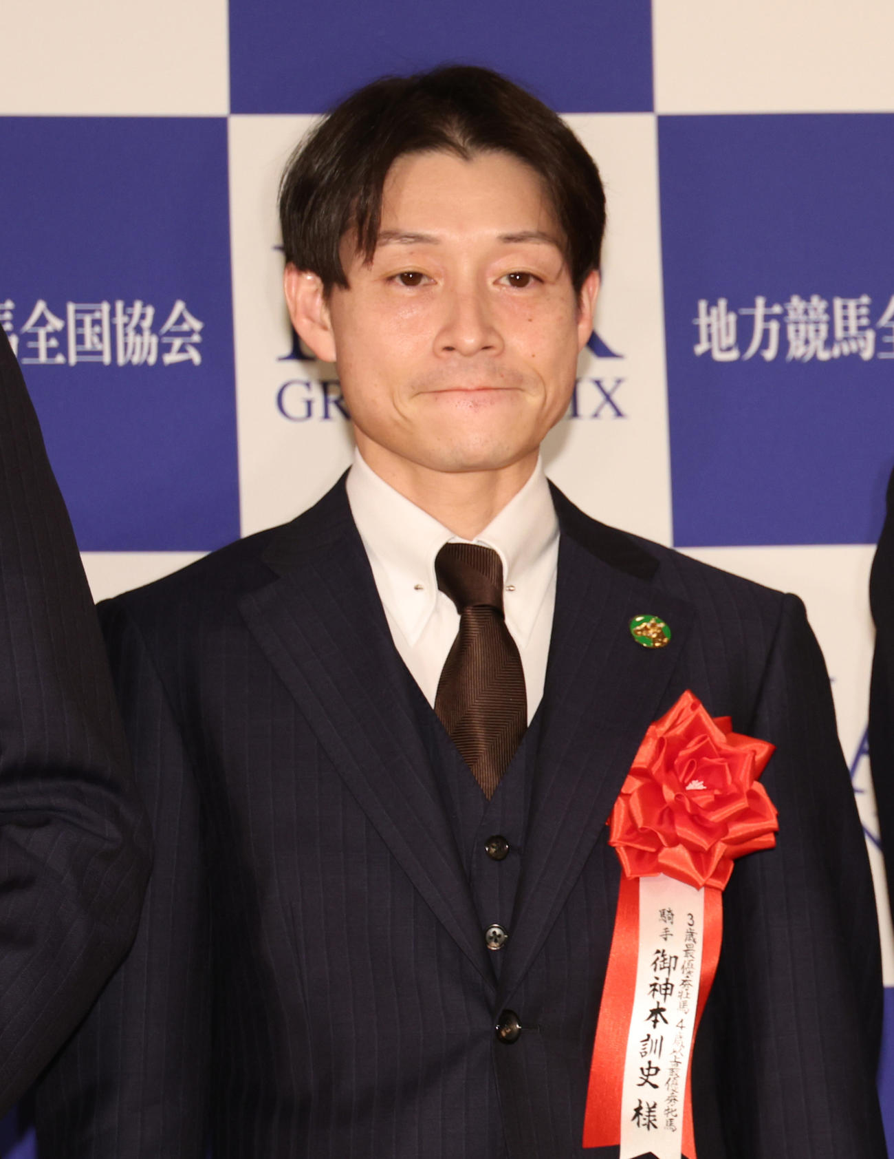 表彰された3歳最優秀牡馬ミックファイアの御神本訓史騎手（撮影・中島郁夫）