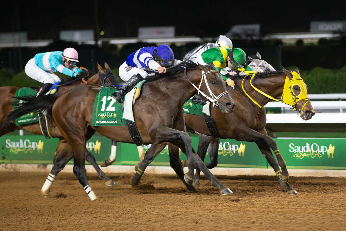 サウジCのゴール前。右がウシュバテソーロ（C）Jockey Club of Saudi Arabia