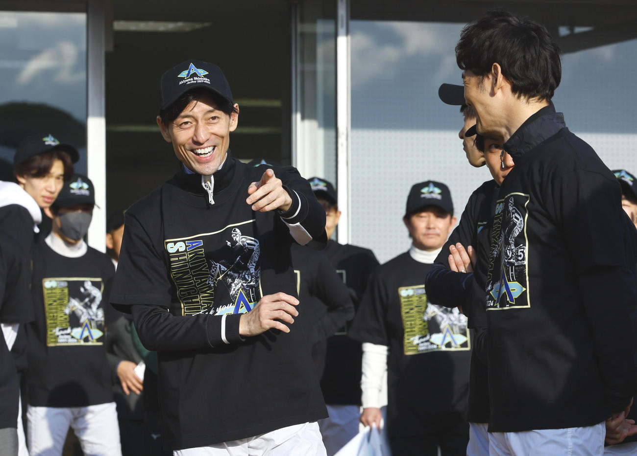 引退式を前に笑顔を見せる秋山真一郎騎手（撮影・藤尾明華）