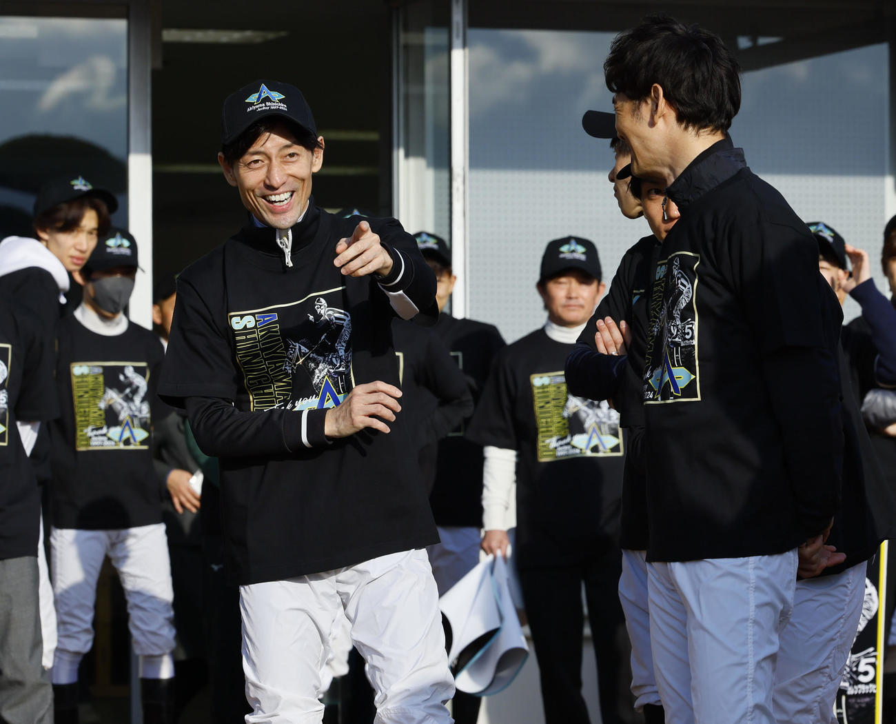 引退式を前に笑顔を見せる秋山真一郎騎手（撮影・藤尾明華）