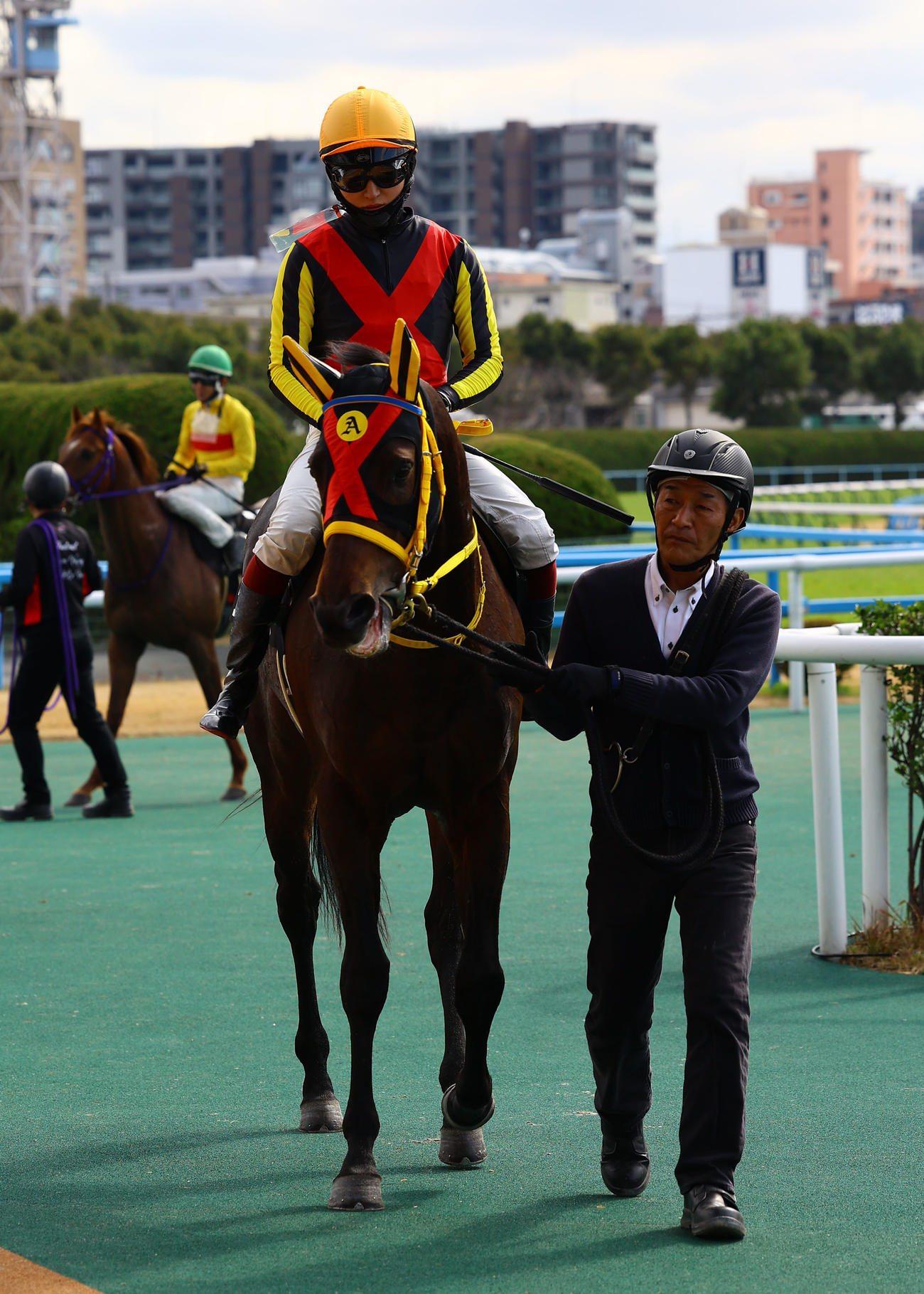 9Rネモフィラ賞　1着エートラックスと鮫島駿騎手（撮影・藤尾明華）