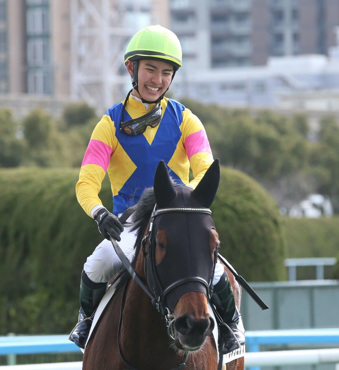小倉8R・4歳上1勝クラス1着のアリスヴェリテと柴田裕騎手（撮影・冨田成美）
