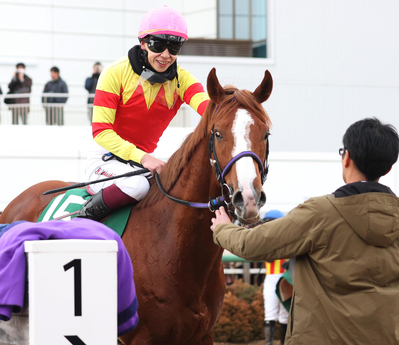 オーシャンSを制したトウシンマカオと横山武騎手（撮影・柴田隆二）