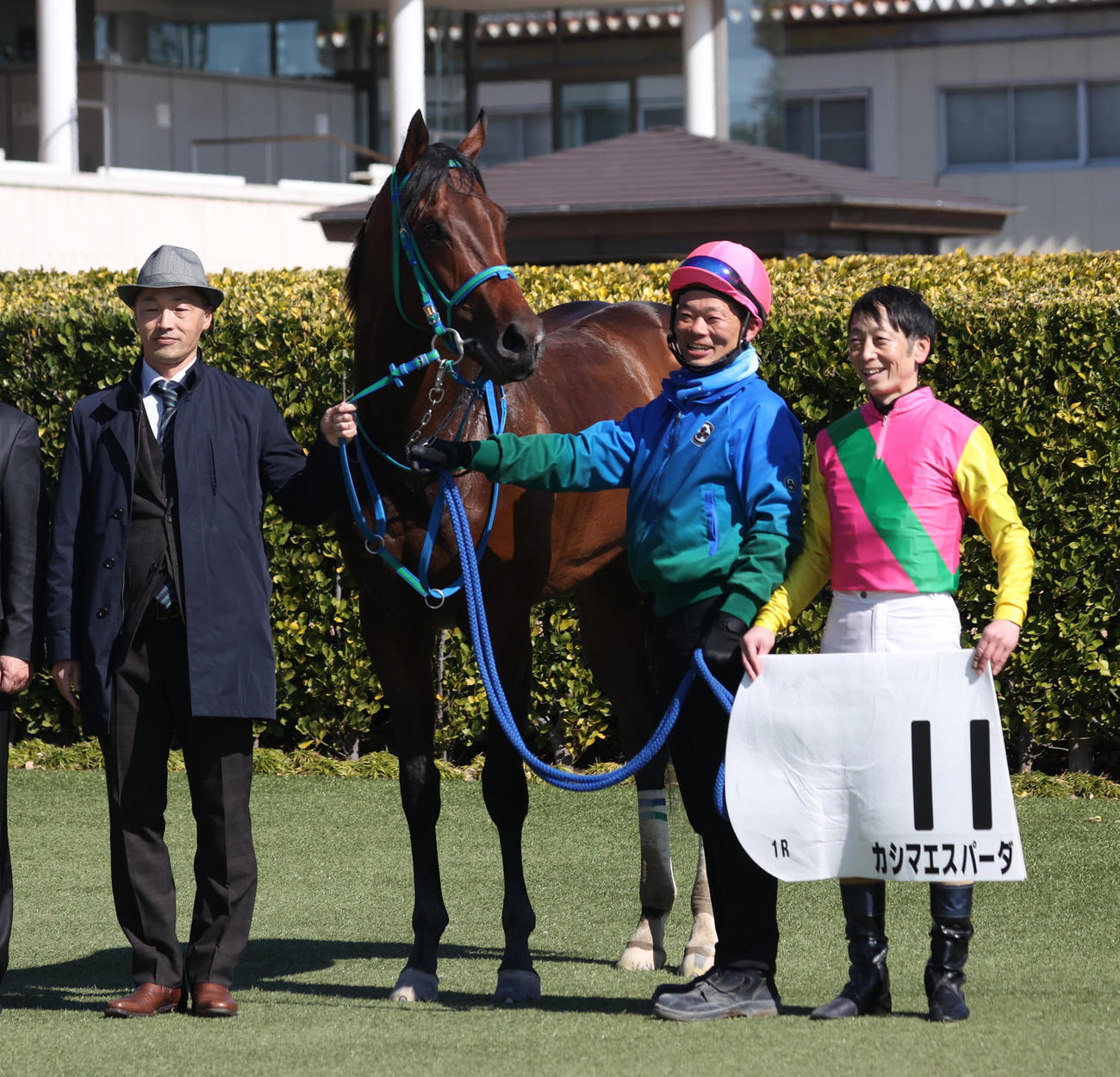 24年3月3日、3歳未勝利をカシマエスパーダと制した武士沢騎手（右）