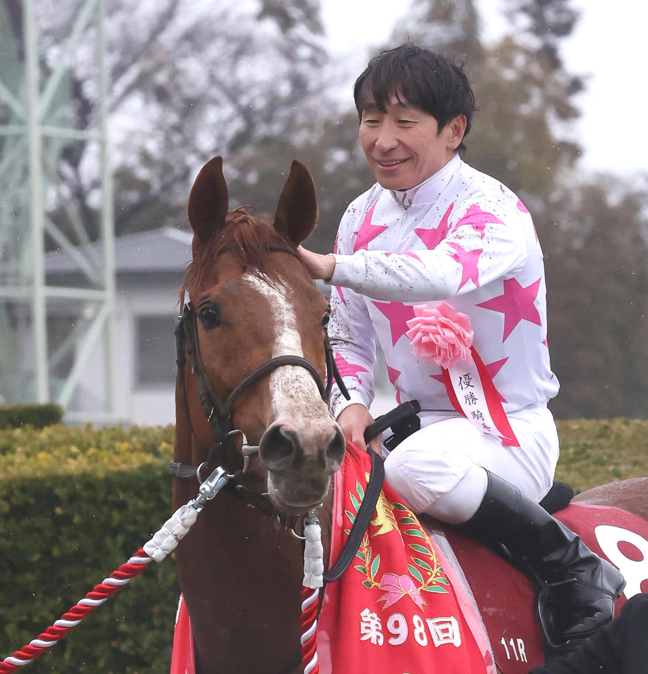 中山記念を制したマテンロウスカイと横山典騎手（2024年2月25日撮影）