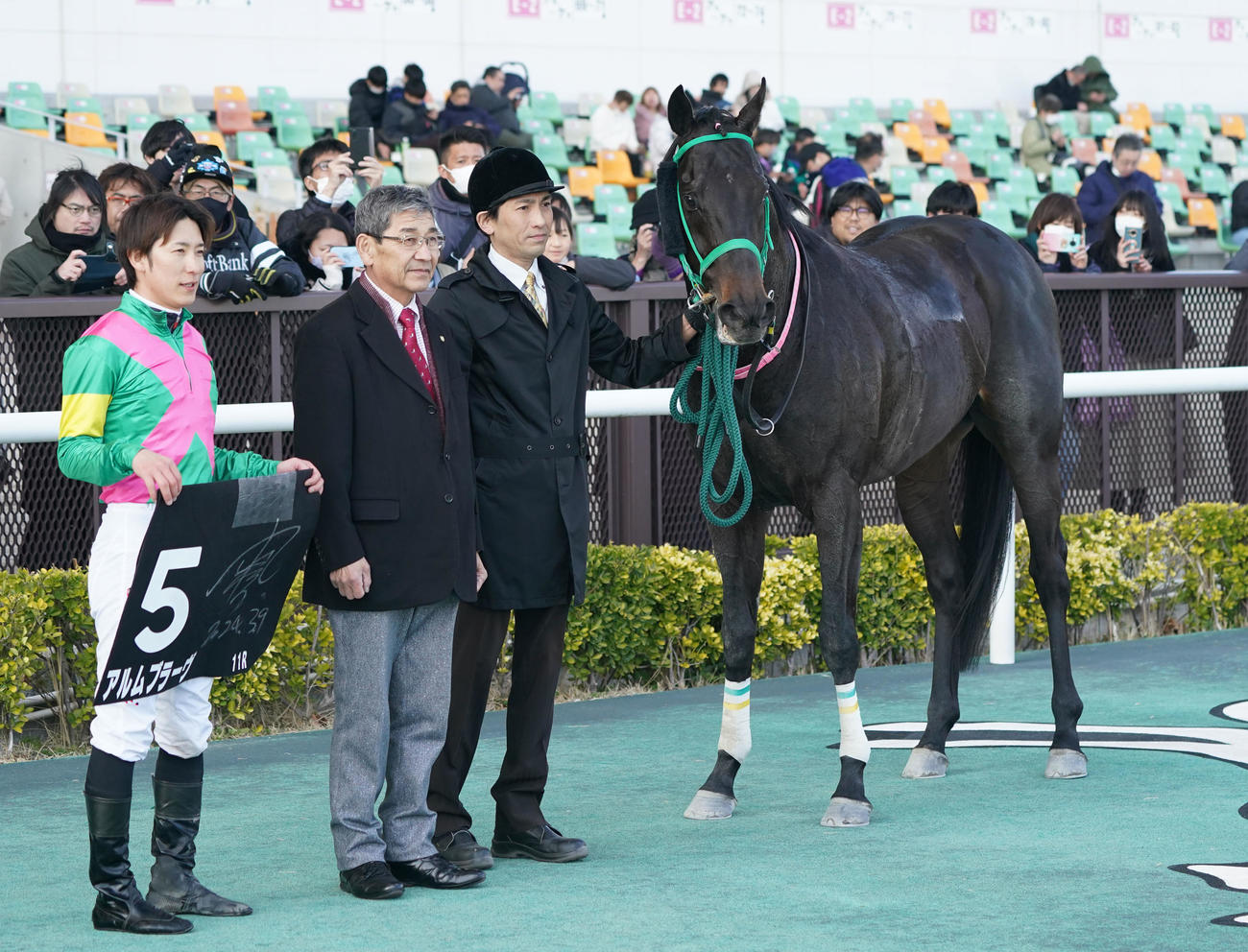 中京11R、中京スポーツ杯を制したアルムブラーヴ（撮影・森本幸一）