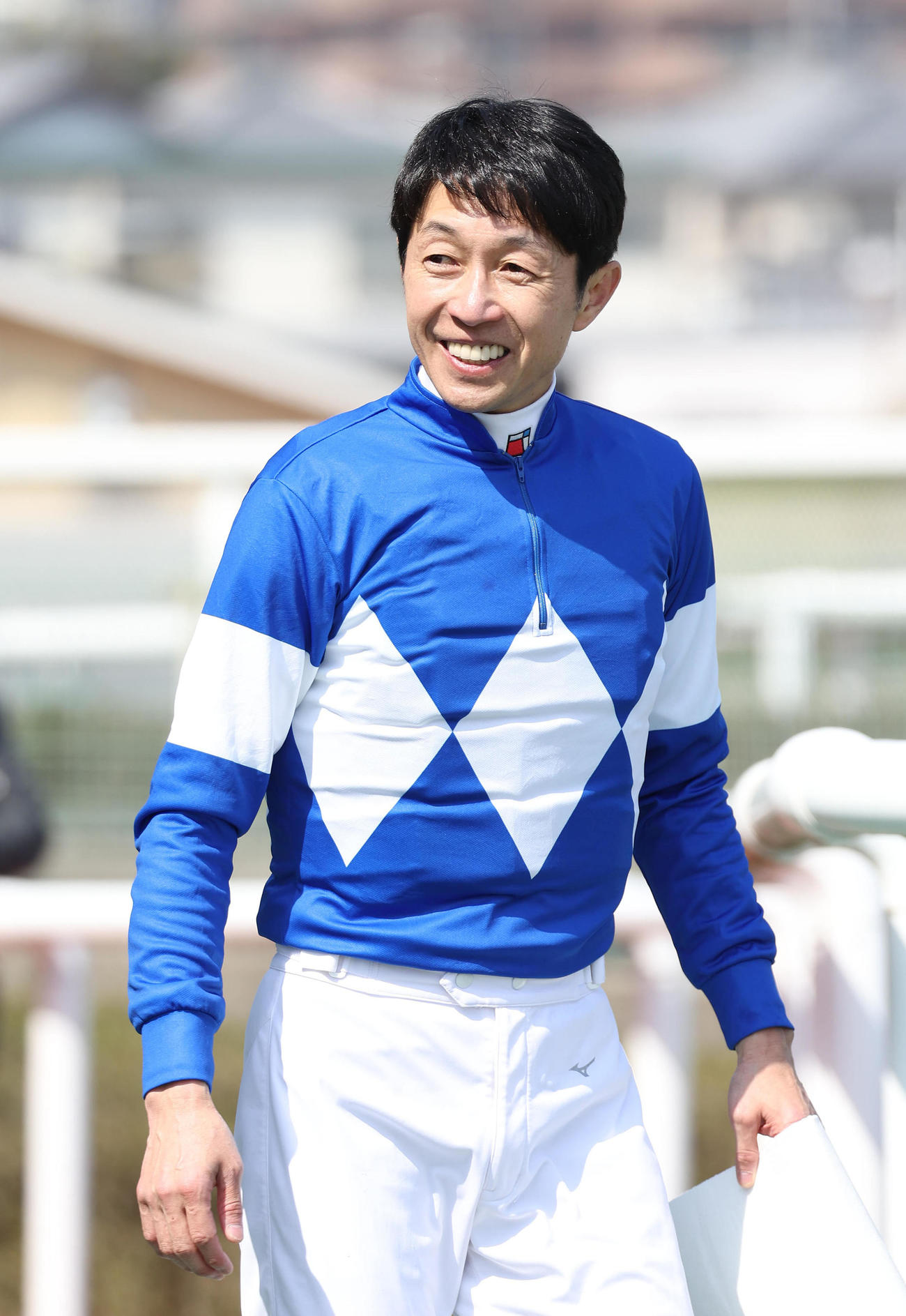 グランオースで阪神2Rを勝利して笑顔を見せる武豊騎手（撮影・白石智彦）