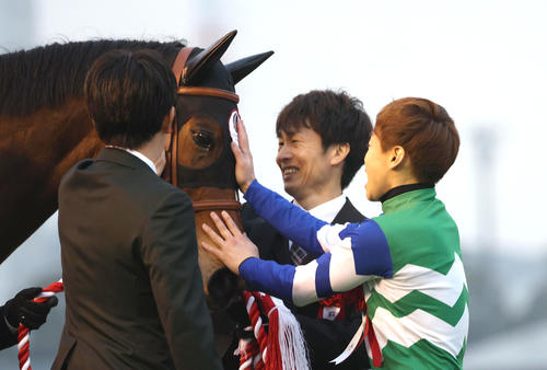 高松宮記念】メイケイエール引退式 ラストラン9着で繁殖入り 武英師