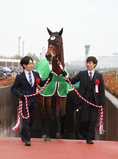 武豊騎手「メイケイエールに乗る時は常に悩んで…」引退式にメッセージ