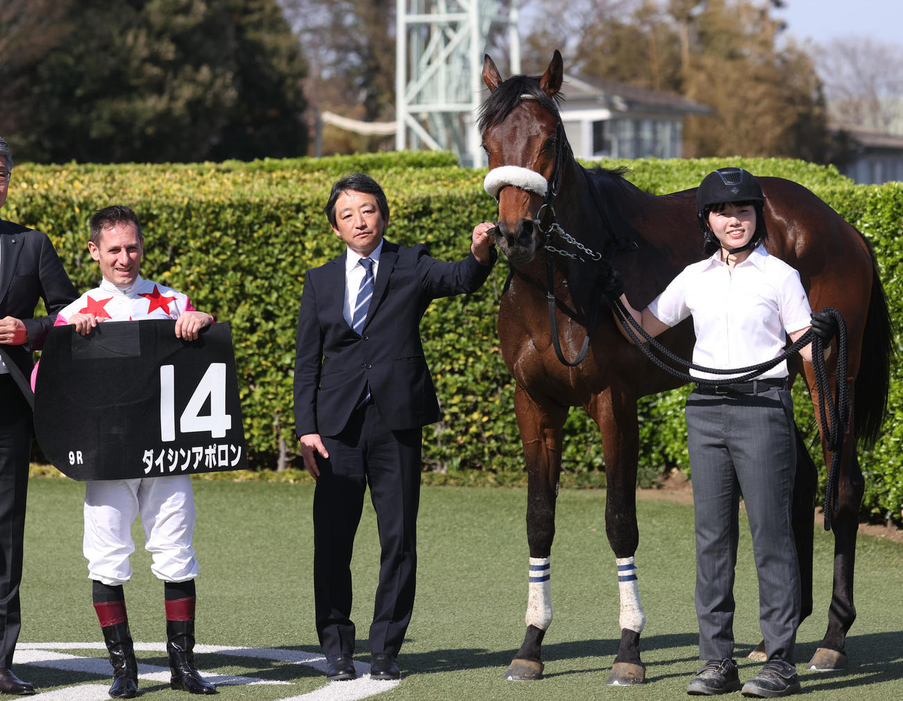 中山9R山吹賞を制したダイシンアポロンとミルコ・デムーロ騎手（左）（撮影・柴田隆二）