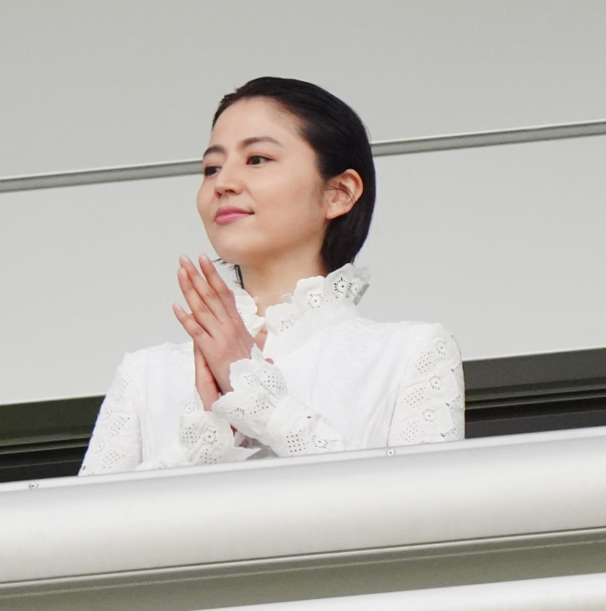 G1大阪杯を観戦する長澤まさみ（撮影・清水貴仁）
