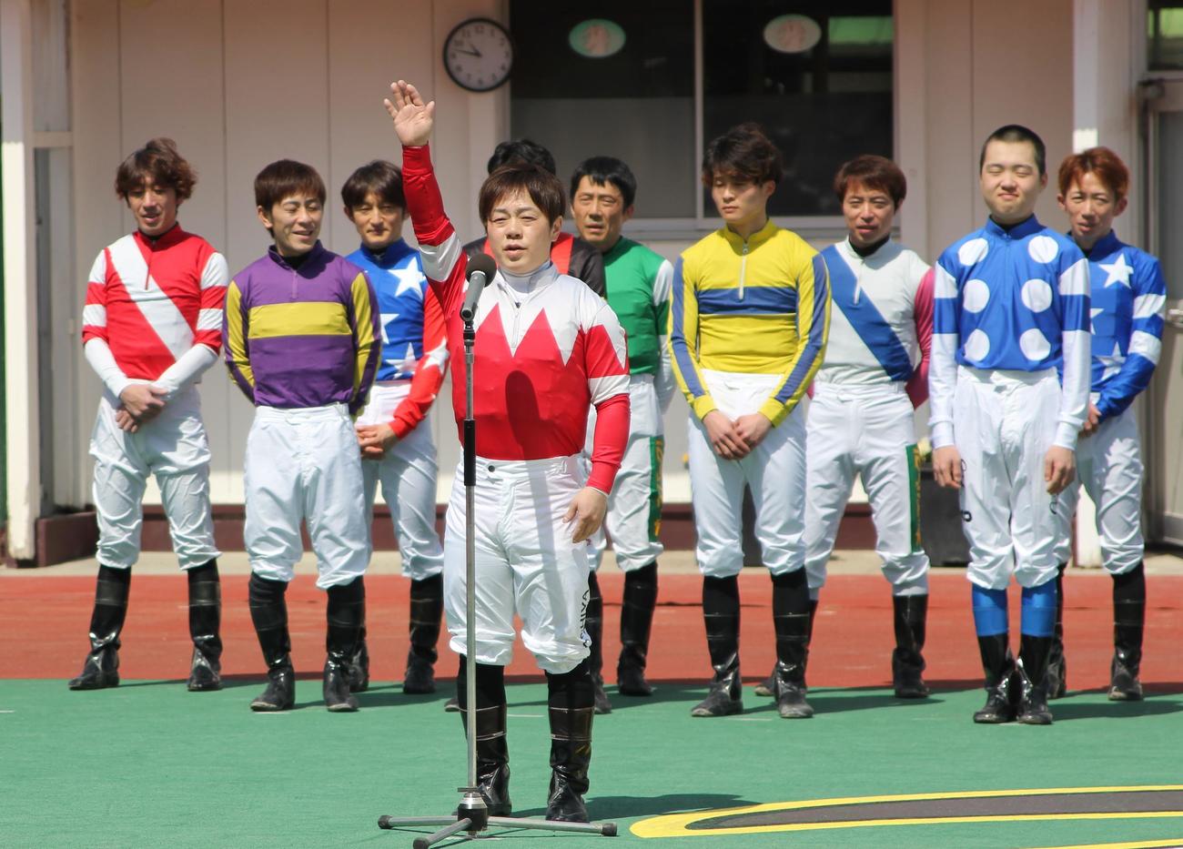 開幕セレモニーで宣誓する山本聡哉