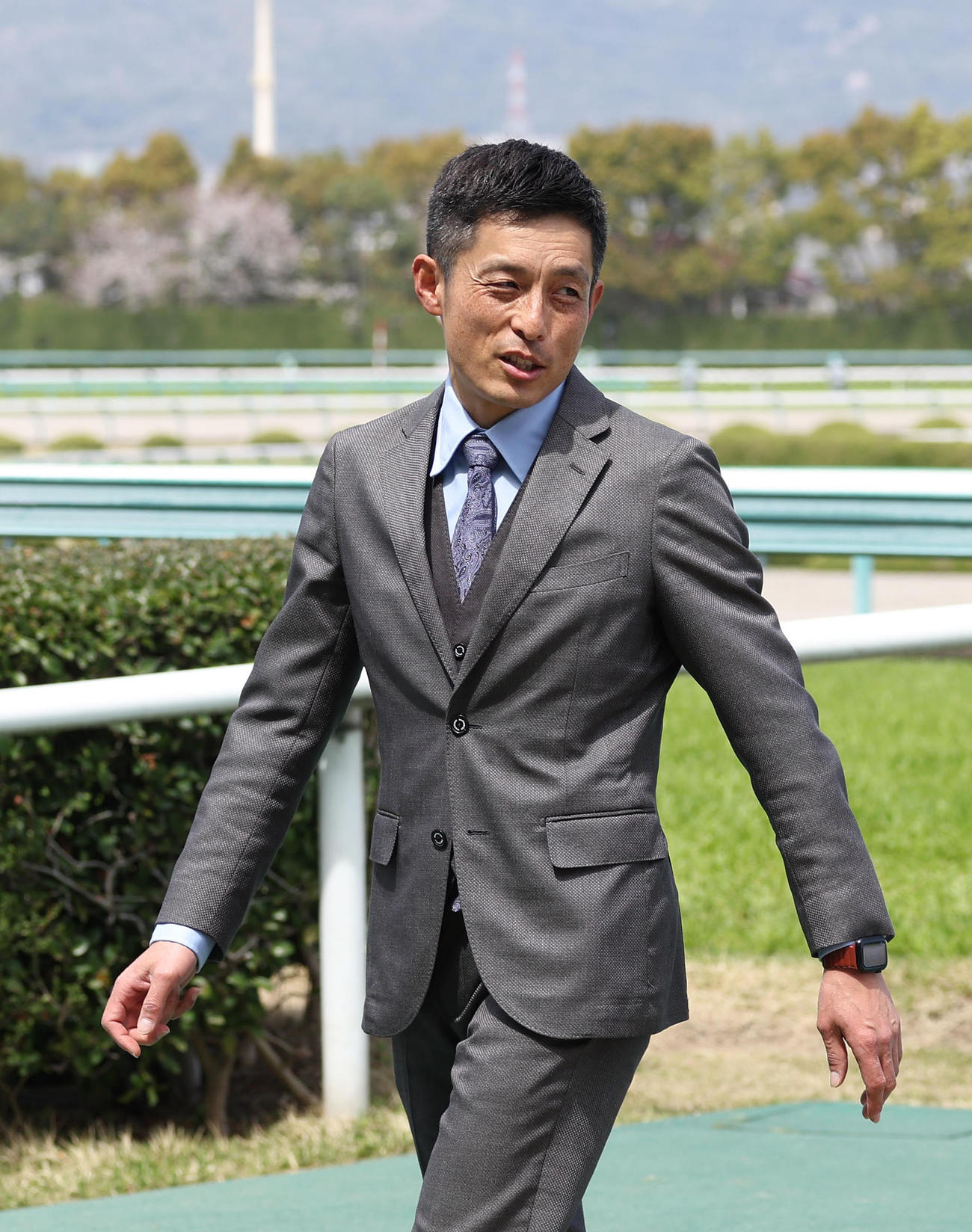 リジルで阪神5Rを制してJRA通算200勝を達成した奥村豊師（撮影・白石智彦）