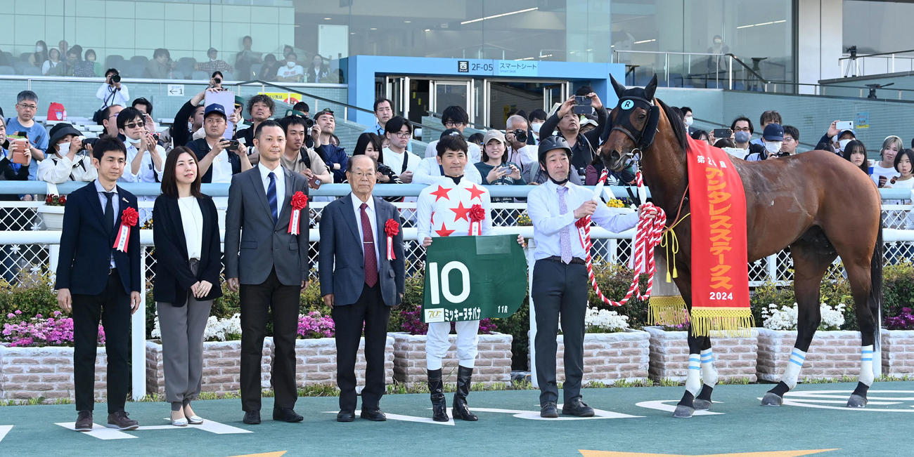アンタレスSを制したミッキーヌチバナと太宰騎手（撮影・前岡正明）