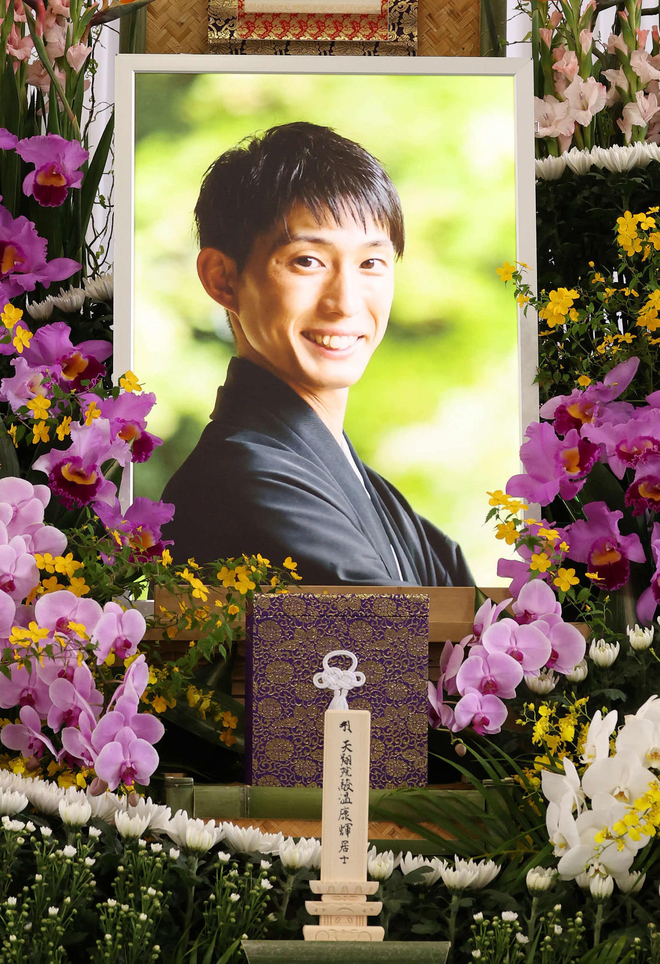 故藤岡康騎手の遺影（撮影・白石智彦）