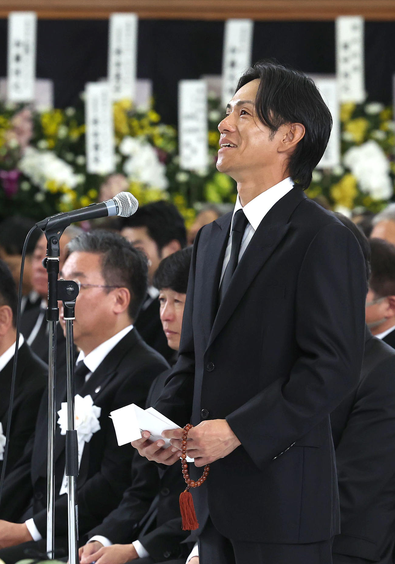 故藤岡康騎手の合同葬で弔辞を述べる浜中騎手