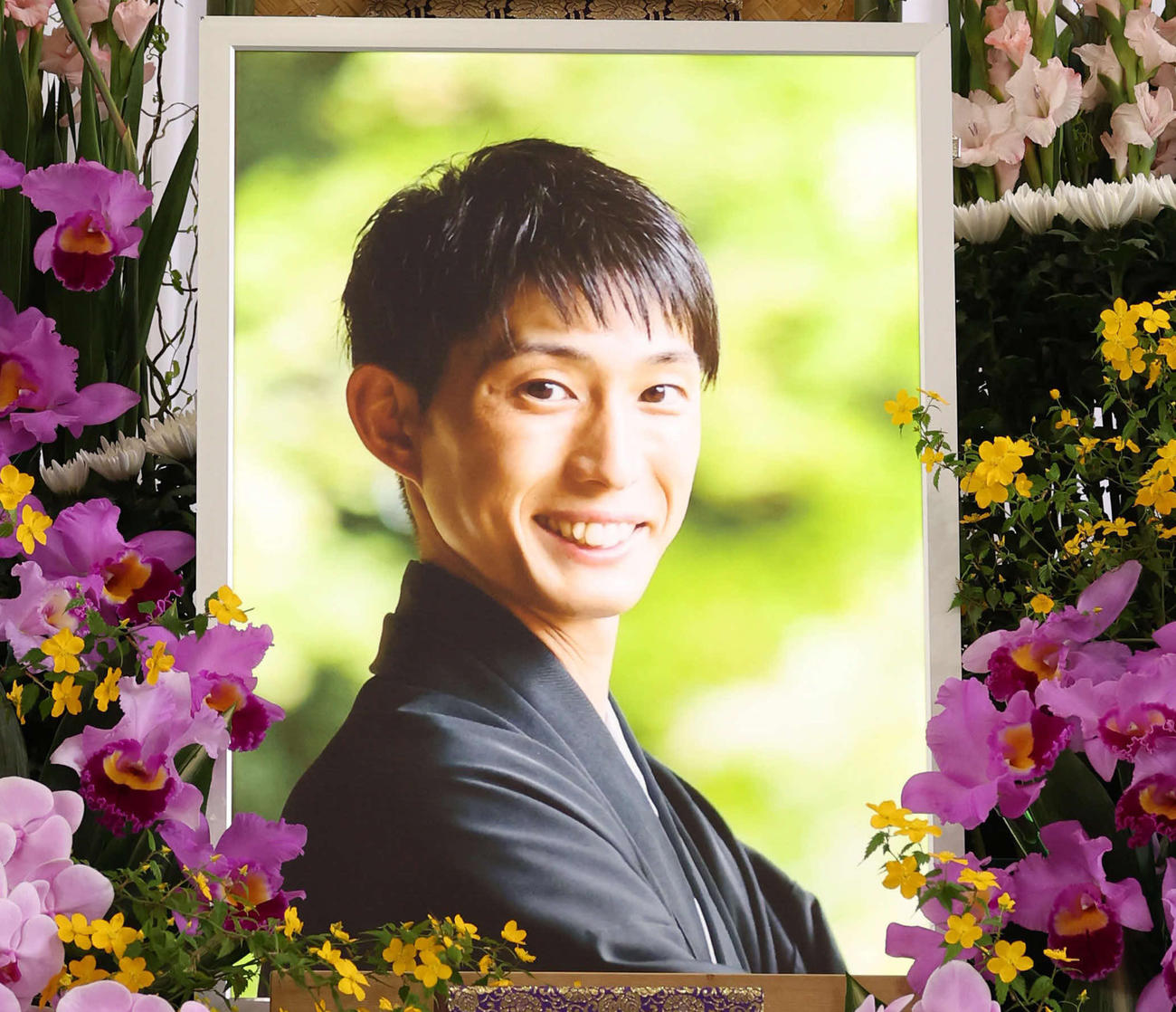 故藤岡康騎手の遺影（撮影・白石智彦）