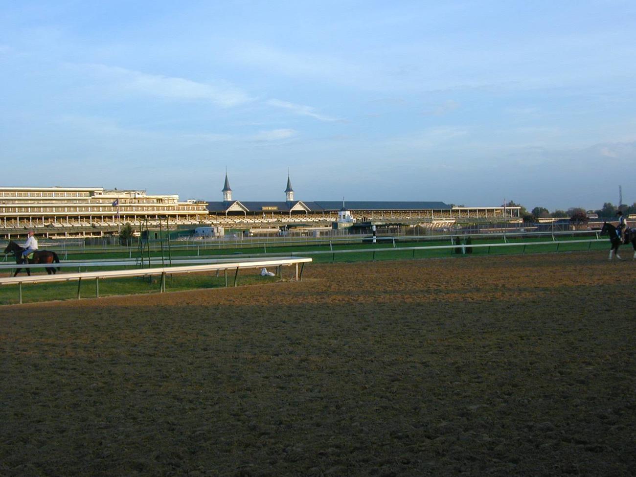 ケンタッキーダービーが開催されるチャーチルダウンズ競馬場