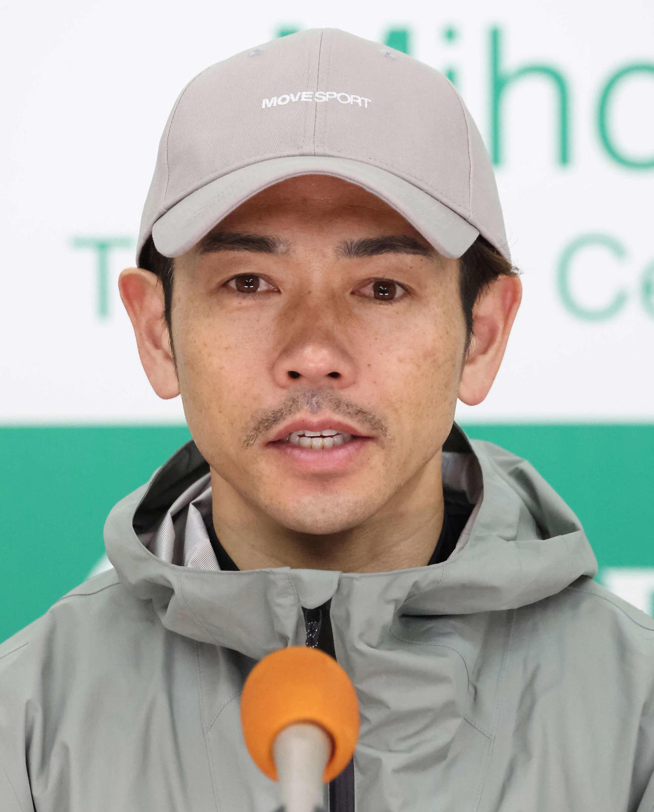 記者会見するレースでドゥレッツァに騎乗する戸崎騎手（撮影・丹羽敏通）
