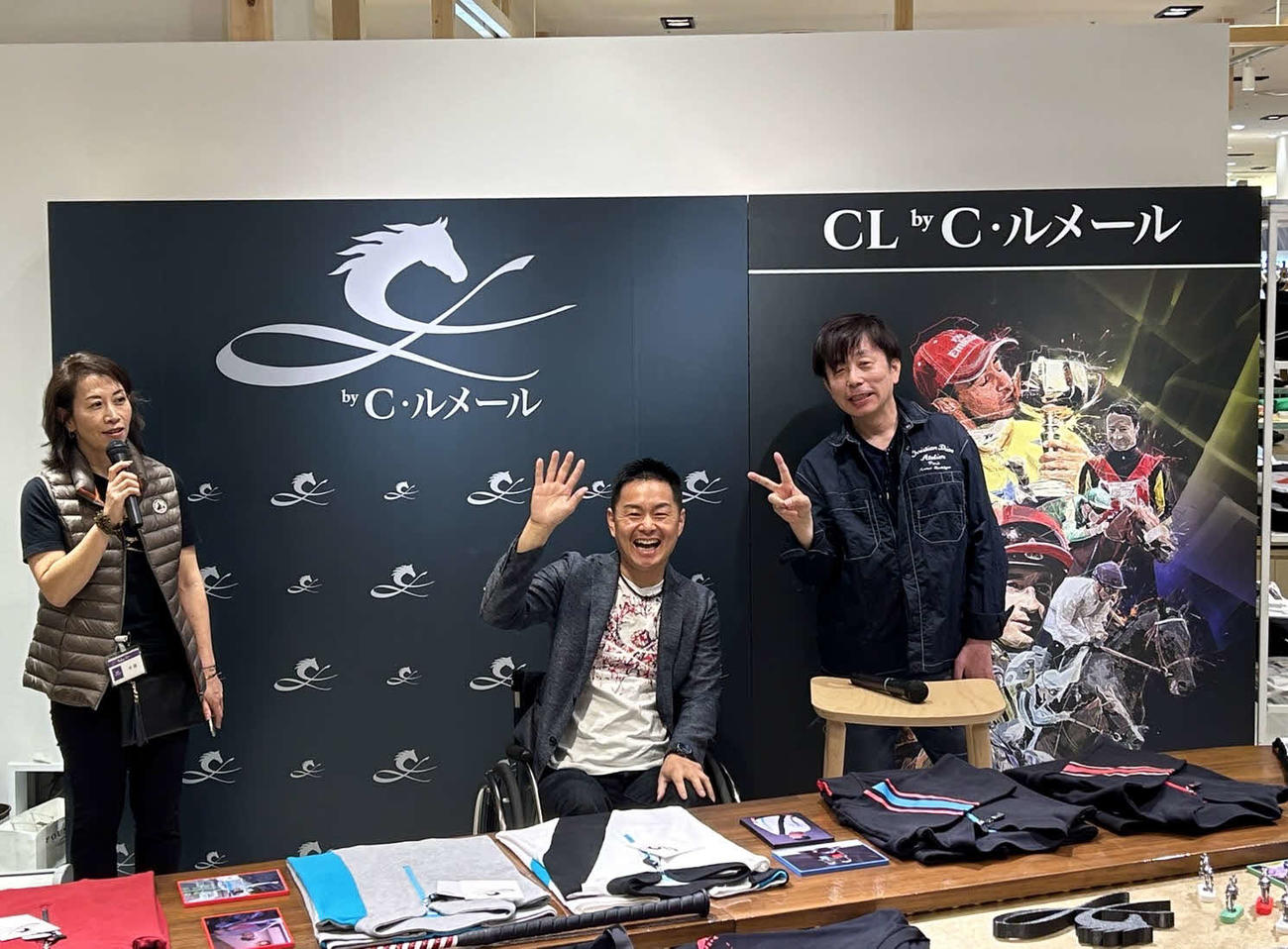 「CL by C・ルメール」ポップアップストアでトークショーを行った藤井勘一郎氏（真ん中）と佐藤哲三氏（右）（阪急うめだ本店）