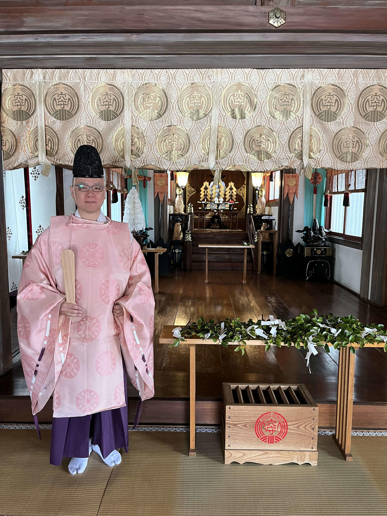 必勝稲荷祭を終えた宮司井上直洋氏