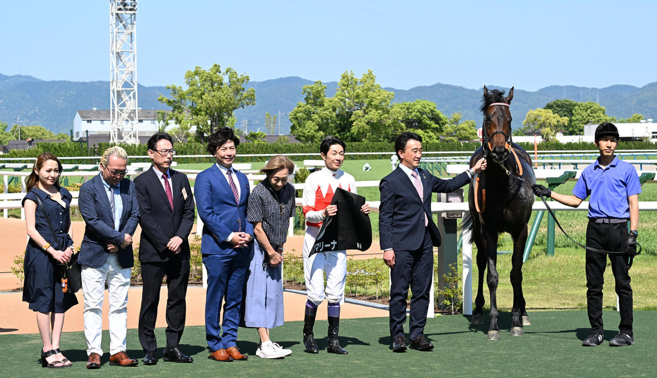9R、あずさ賞を制したサブマリーナと武豊騎手（撮影・前岡正明）