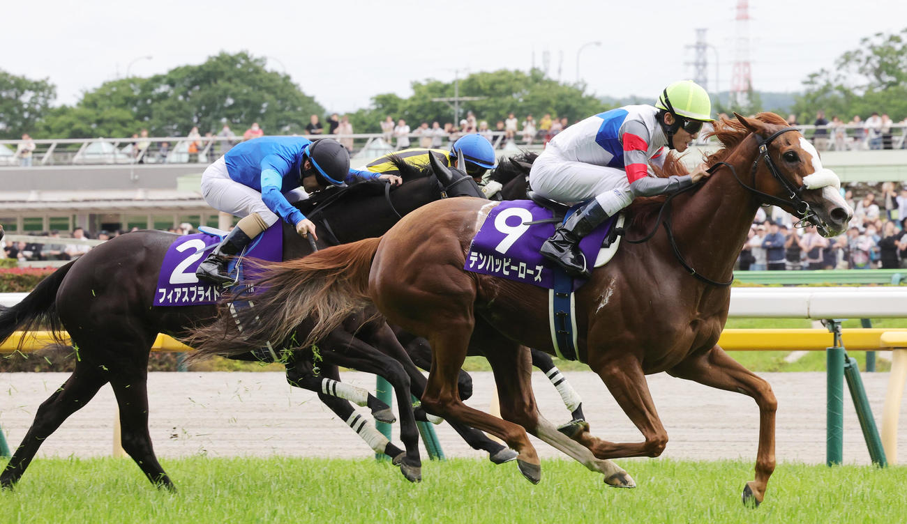 ヴィクトリアマイルを制したテンハッピーローズと津村騎手（撮影・野上伸悟）