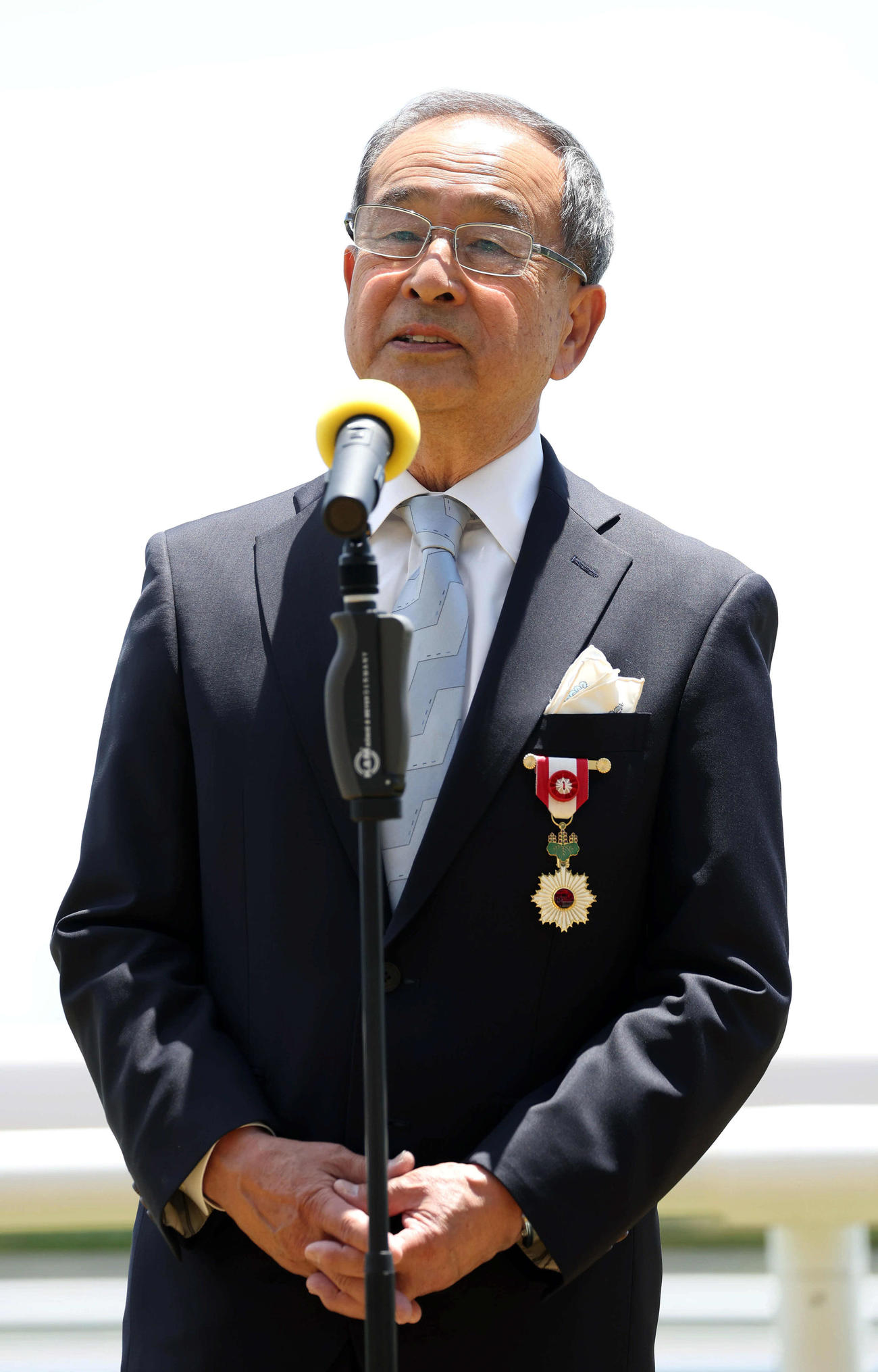 旭日小授章受賞記念セレモニーであいさつする橋田満元調教師（撮影・白石智彦）