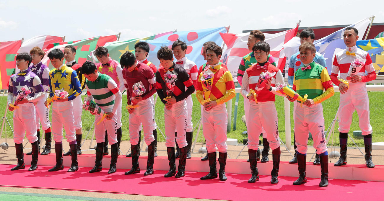 紹介される日本ダービーに騎乗する騎手たち（撮影・野上伸悟）
