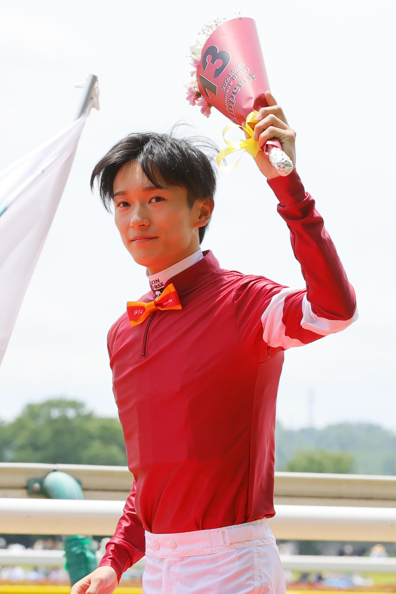 日本ダービーの騎手紹介に登場した坂井琉星騎手（撮影・野上伸悟）