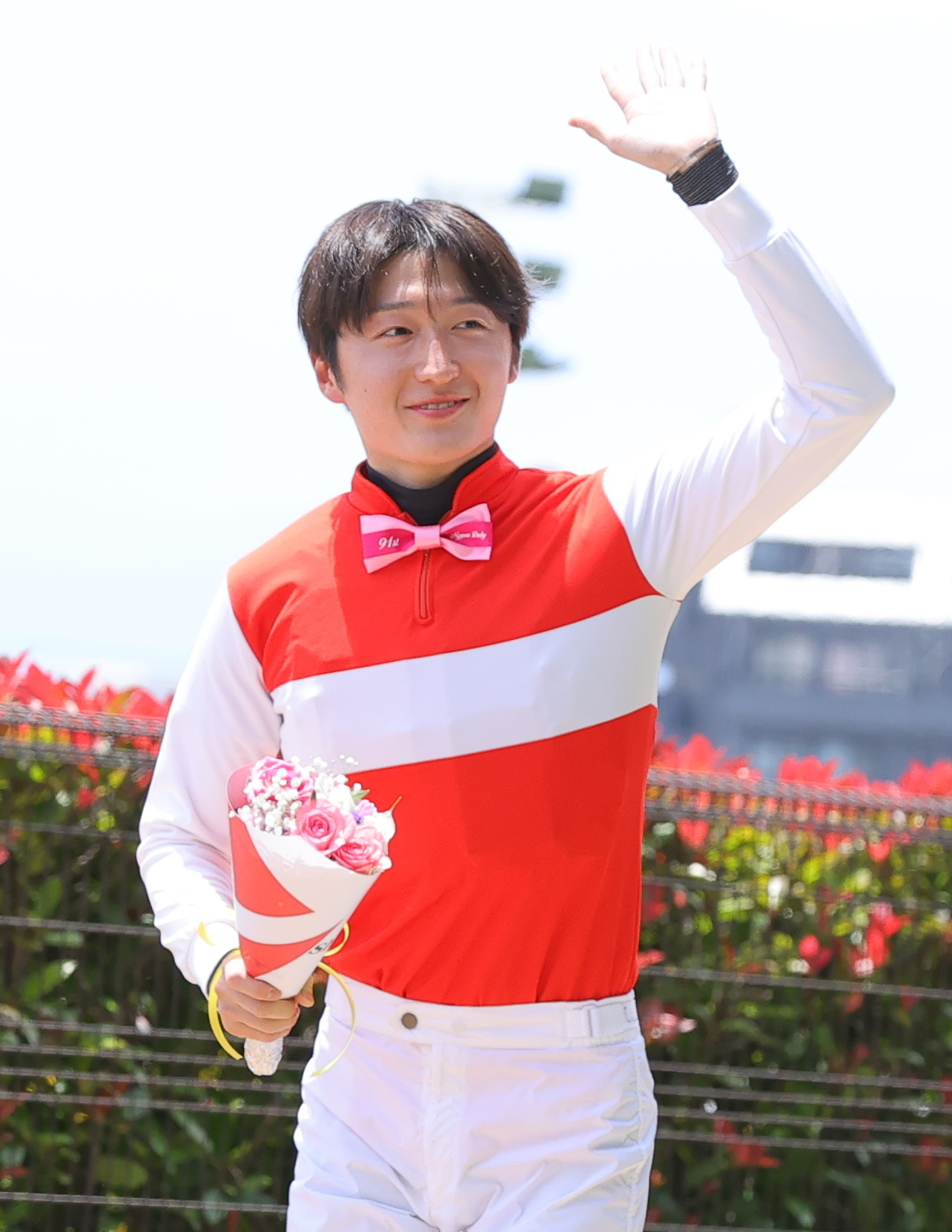 日本ダービーの騎手紹介に登場した鮫島克駿騎手（撮影・野上伸悟）
