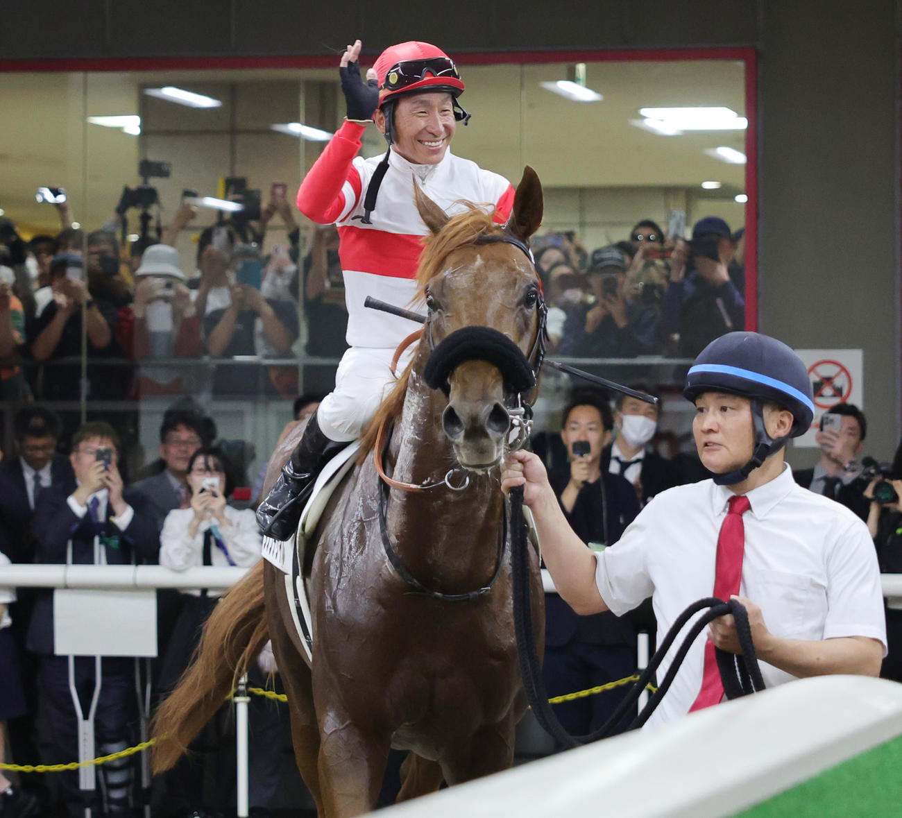 日本ダービーを制したダノンデサイルと横山典弘騎手（撮影・野上伸悟）