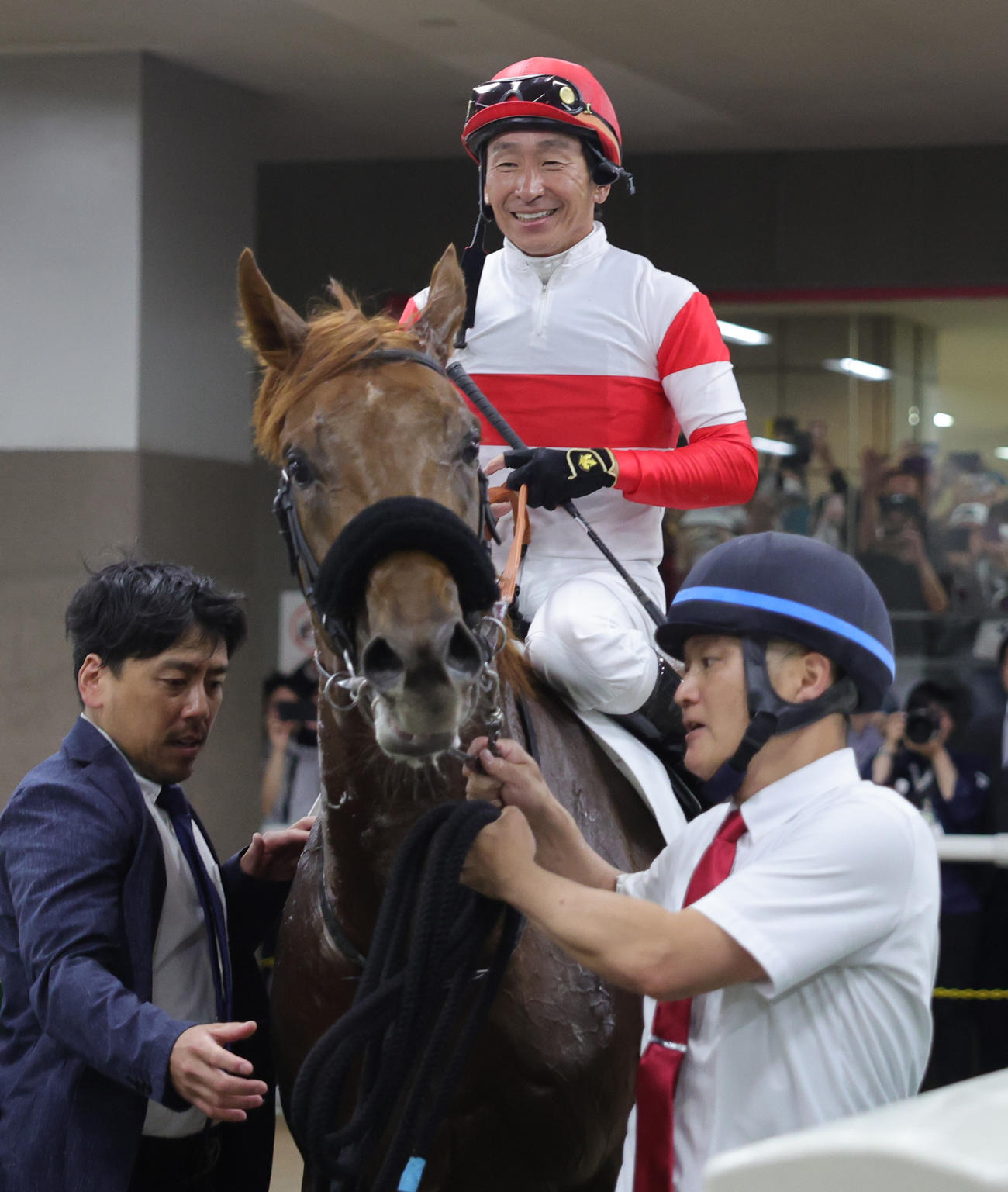 日本ダービーを制したダノンデサイルと横山典弘騎手（撮影・野上伸悟）
