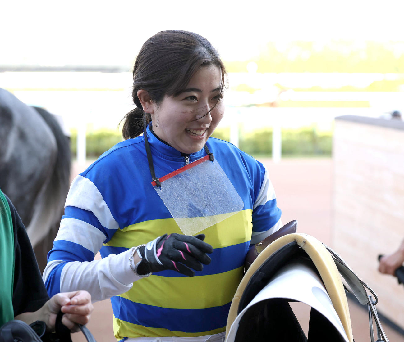 ベンダバリラビアで京都12Rを勝利して引き揚げる今村騎手（撮影・白石智彦）