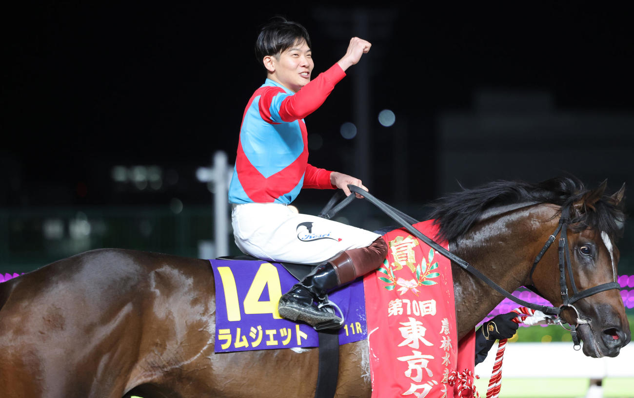東京ダービーを制したラムジェットと三浦皇成騎手（撮影・野上伸悟）