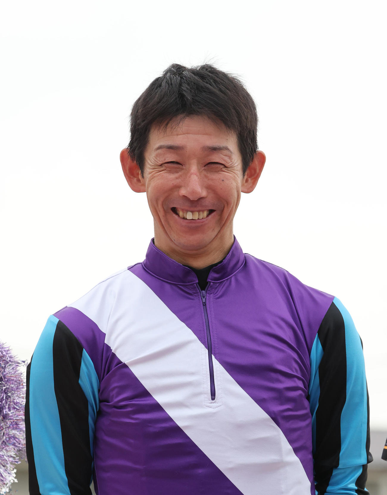 ラッキードリームで六甲盃を制した下原理騎手はインタビューで笑顔を見せる