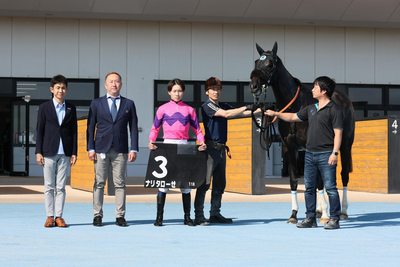 函館日刊スポーツ杯を制したナリタローゼと角田河騎手（撮影・村野早祐）