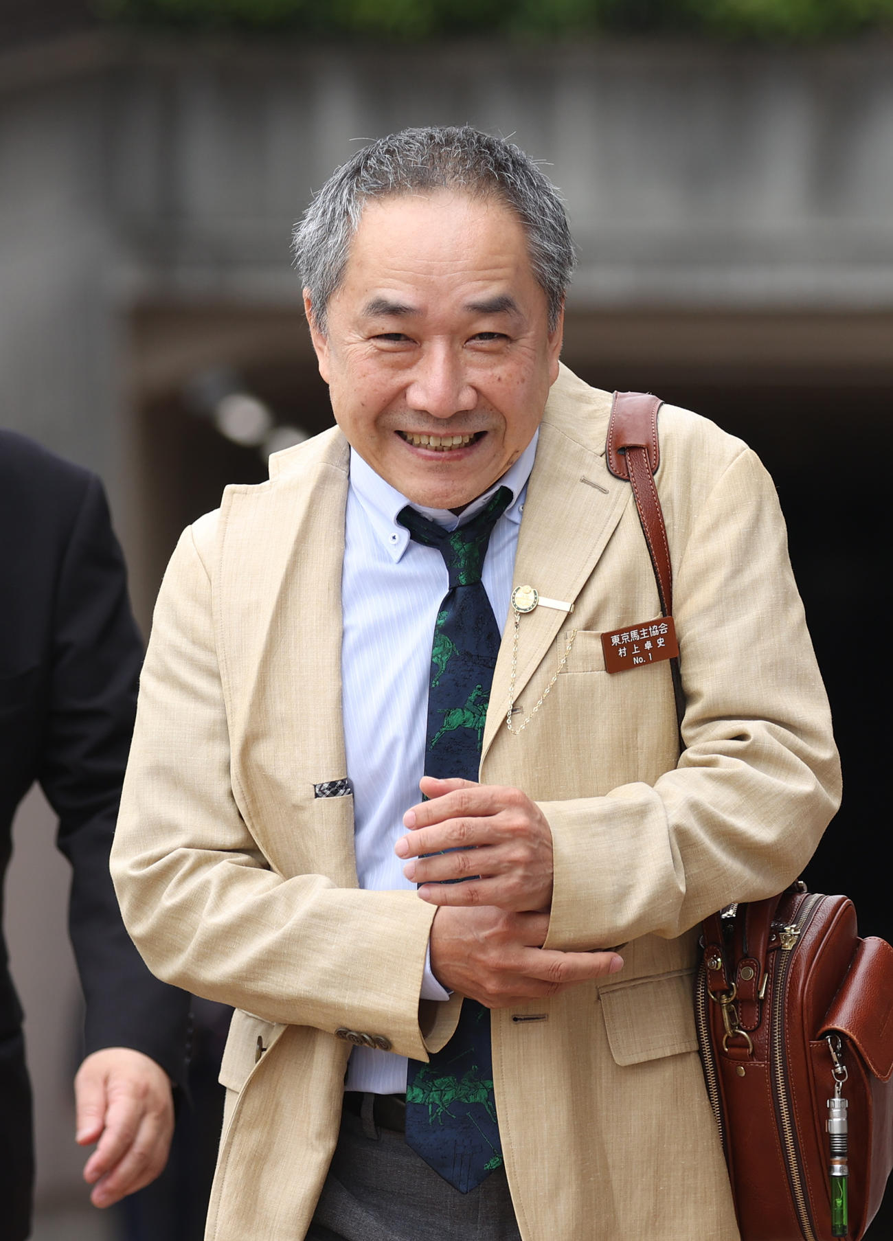 東京1Rを制したカーリングホリデーの薗部博之オーナー（撮影・柴田隆二）