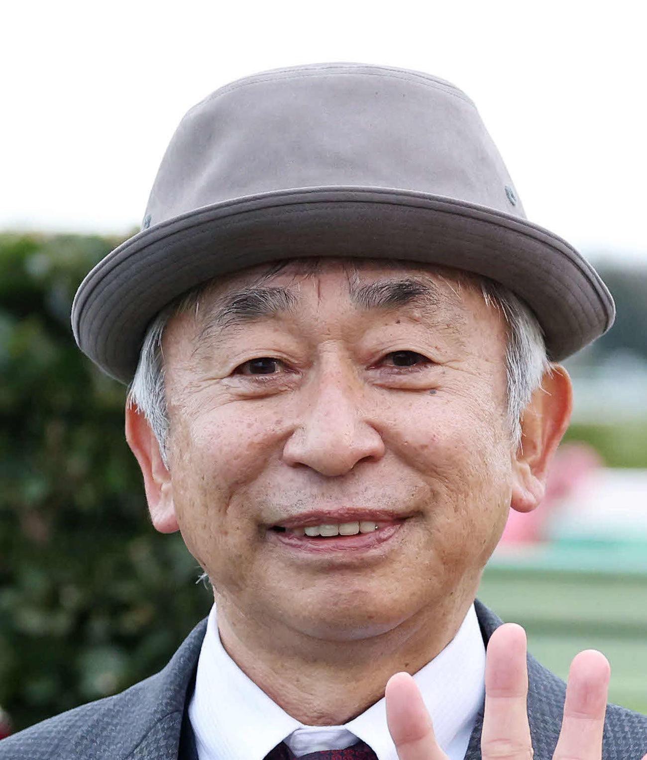 鹿戸雄一調教師（23年2月25日撮影）