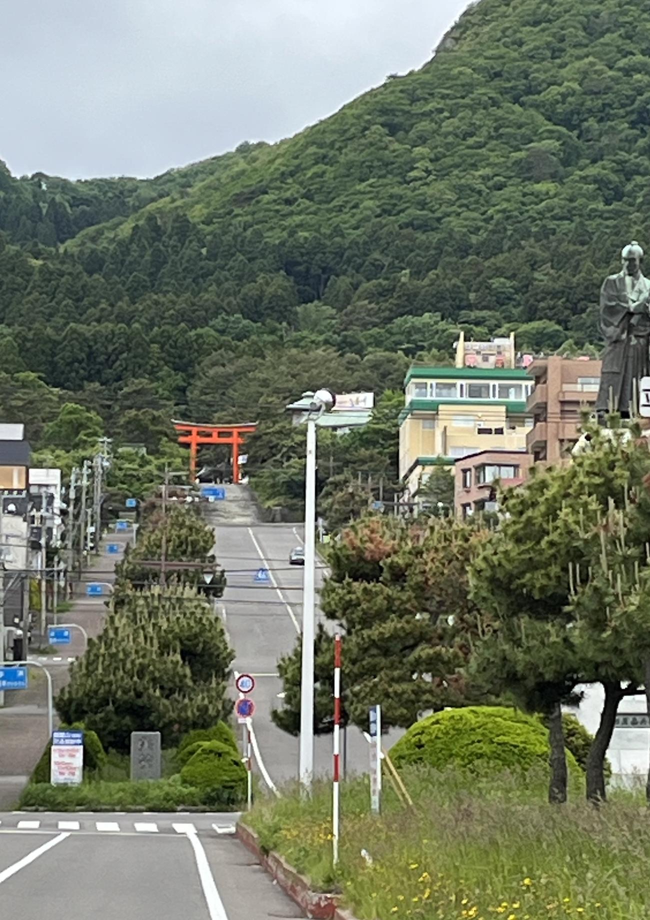 函館護国神社に続く坂