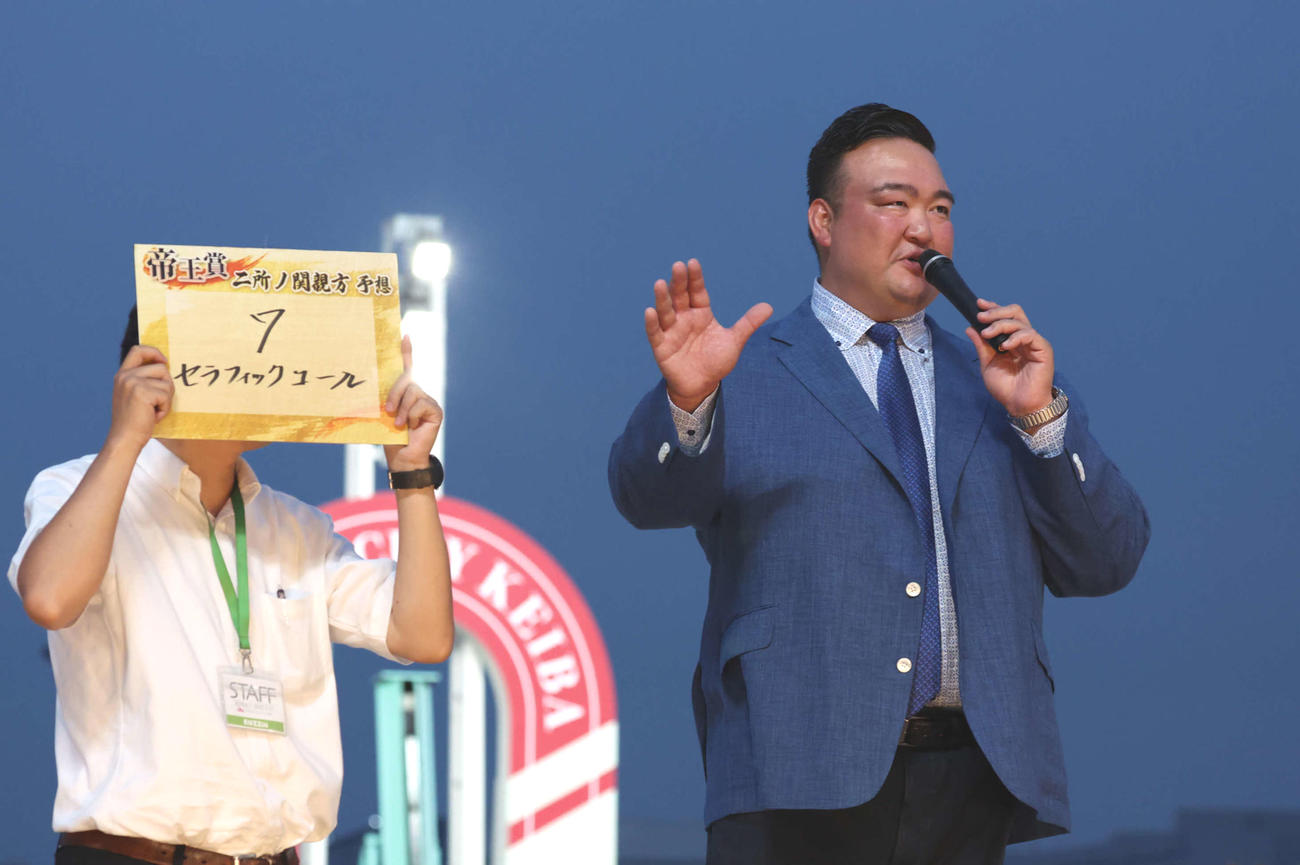 第47回帝王賞でトークショーを行った二所ノ関親方（撮影・中島郁夫）