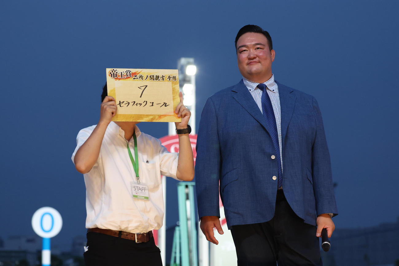 第47回帝王賞でトークショーを行った二所ノ関親方（撮影・中島郁夫）