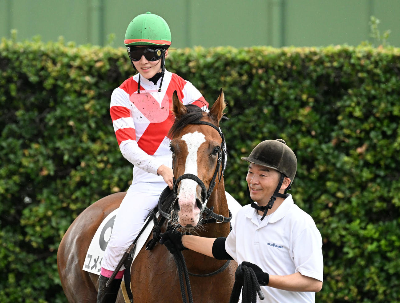 小倉6Rの2歳新馬戦を制したユメシバイと永島まなみ騎手（撮影・林敢治）