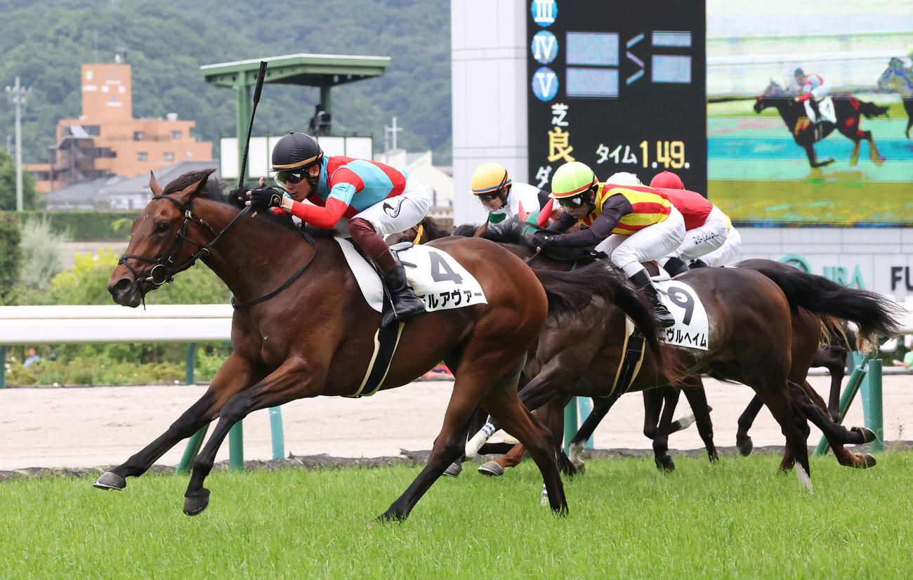 福島5R、2歳新馬戦を制したデルアヴァーと三浦騎手（撮影・丹羽敏通）